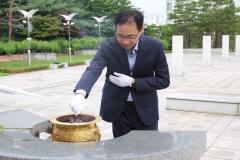 현충탑 참배2번 사진